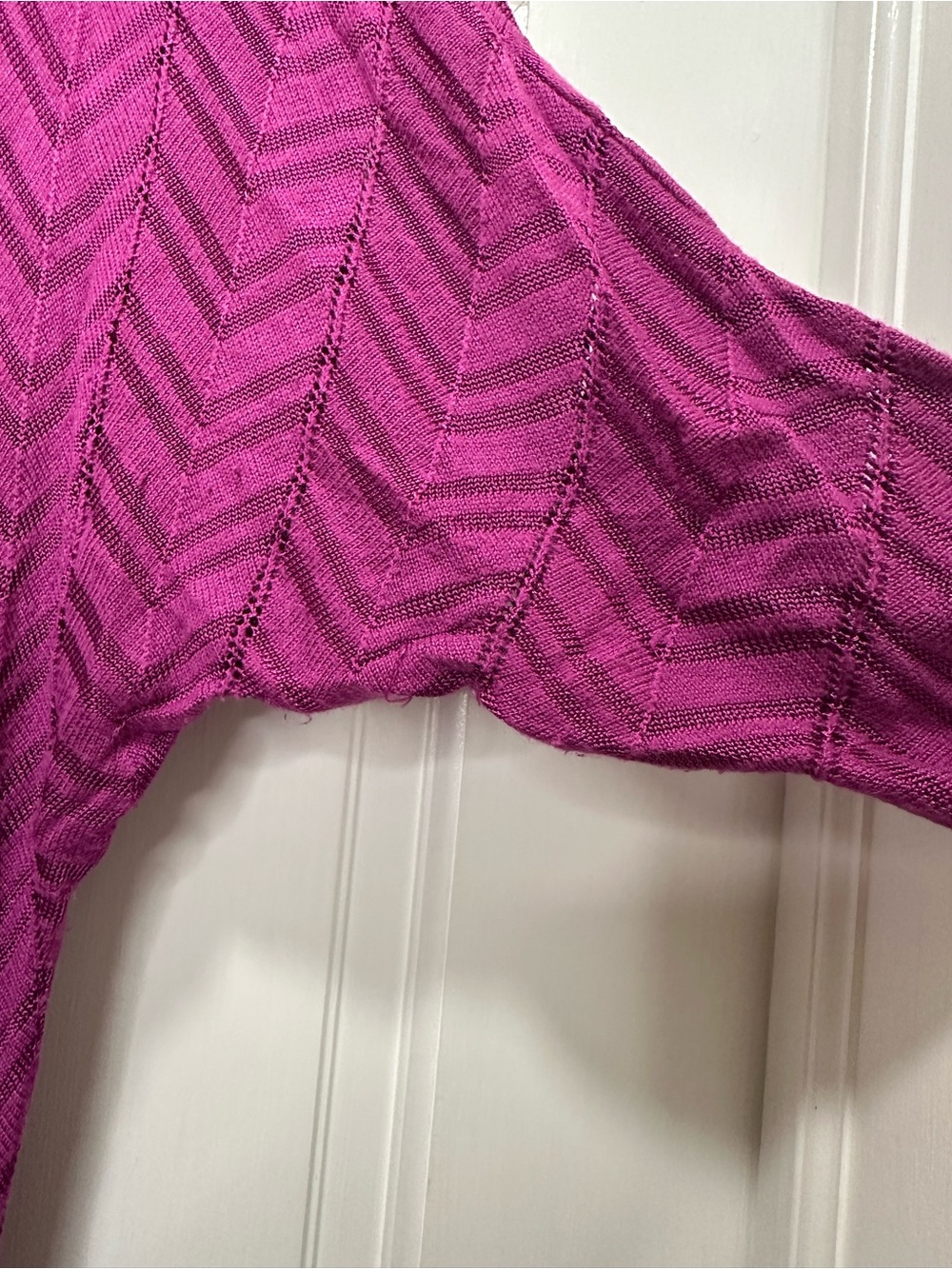 White House Black Market Chevron Knit Top in Magenta Size XS 3/4 Dolman Sleeves - Picture 4 of 13